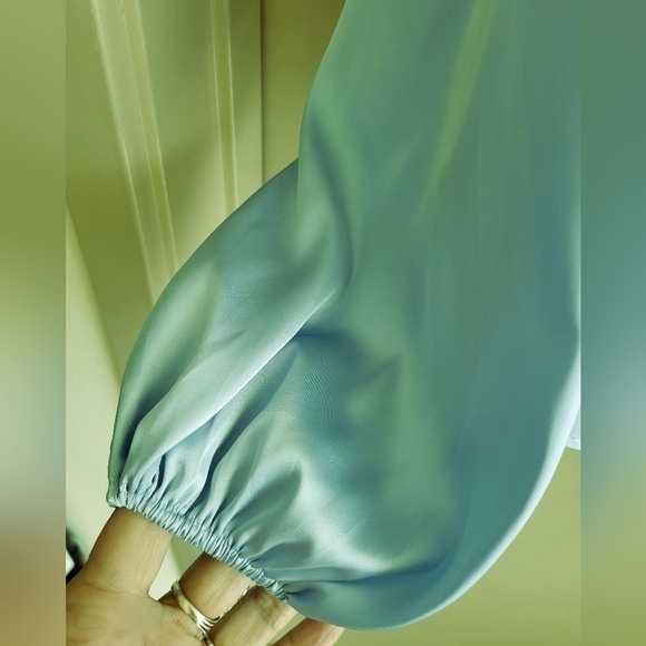 Satin poet blouse - Picture 3 of 5